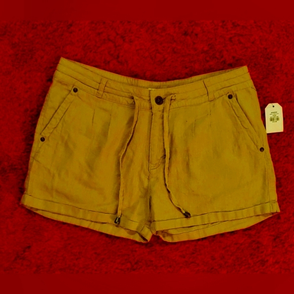 Women's Shorts - Picture 1 of 4